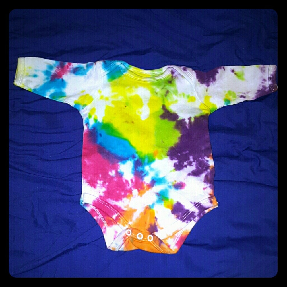 Tie dye onsie size 0-3 SM